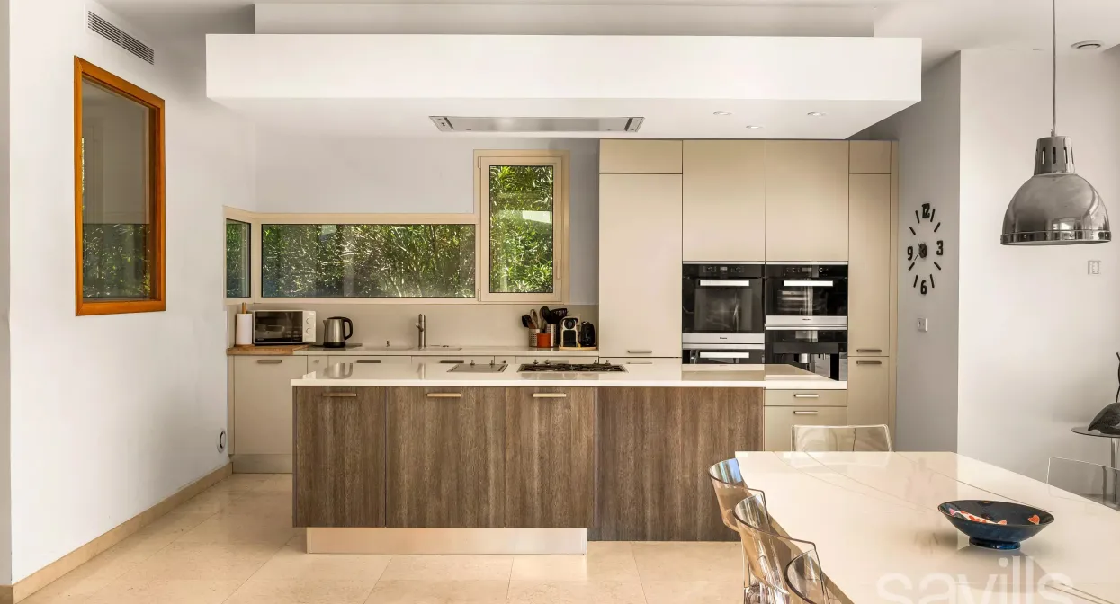 Contemporary Sea View Villa Within Walking Distance of the Village — real estate on the French Riviera — photo 4