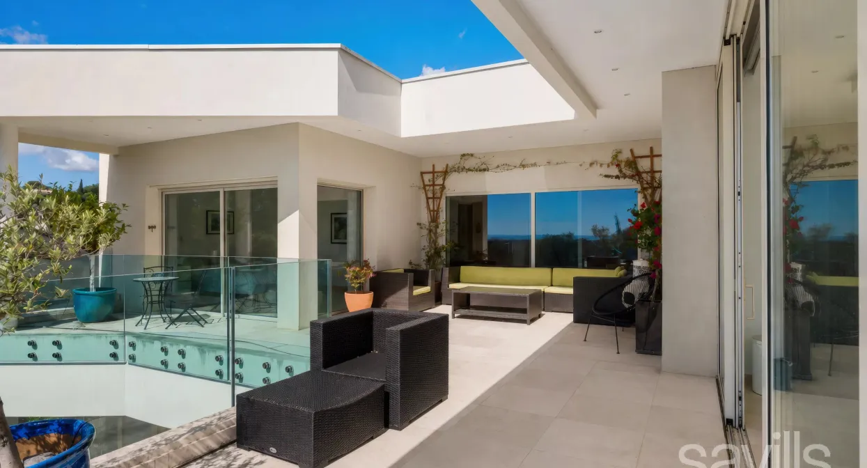 Contemporary Sea View Villa Within Walking Distance of the Village — real estate on the French Riviera — photo 11