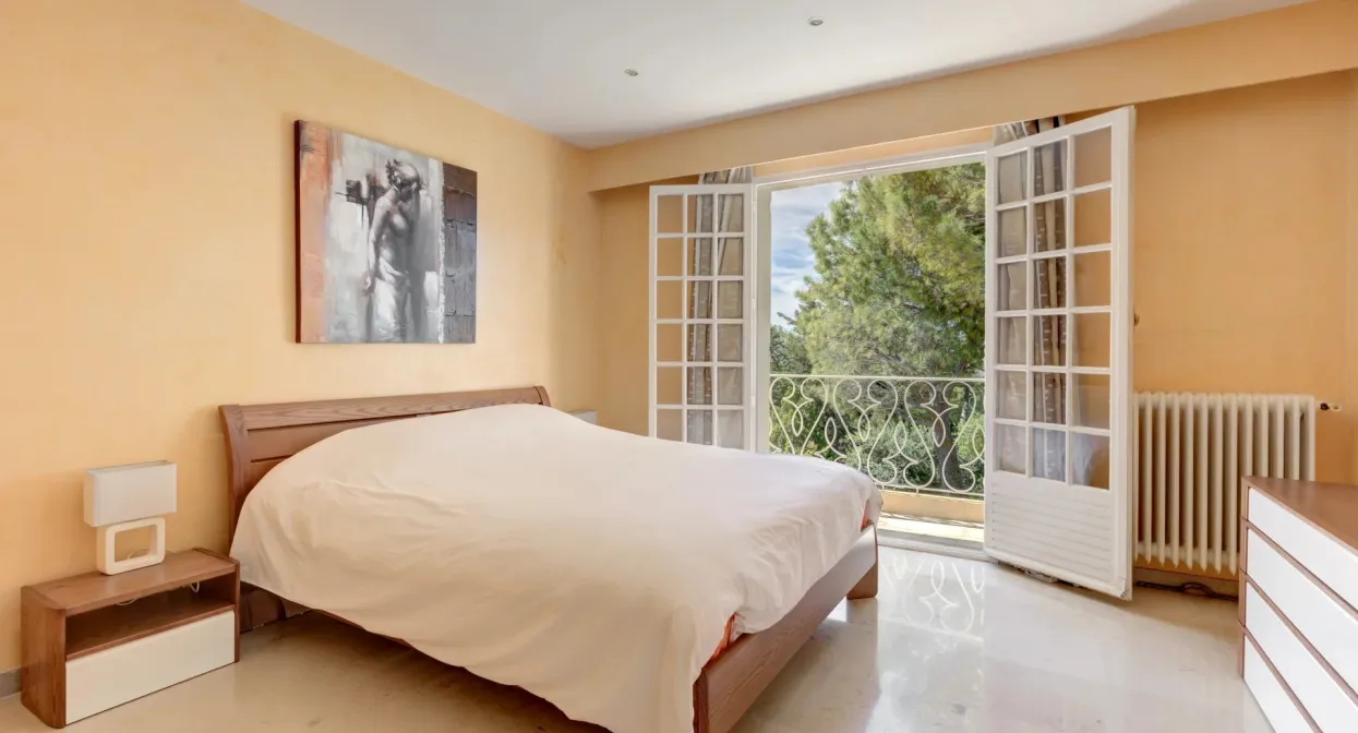 Villa in a private estate close to all amenities — real estate on the French Riviera — photo 16