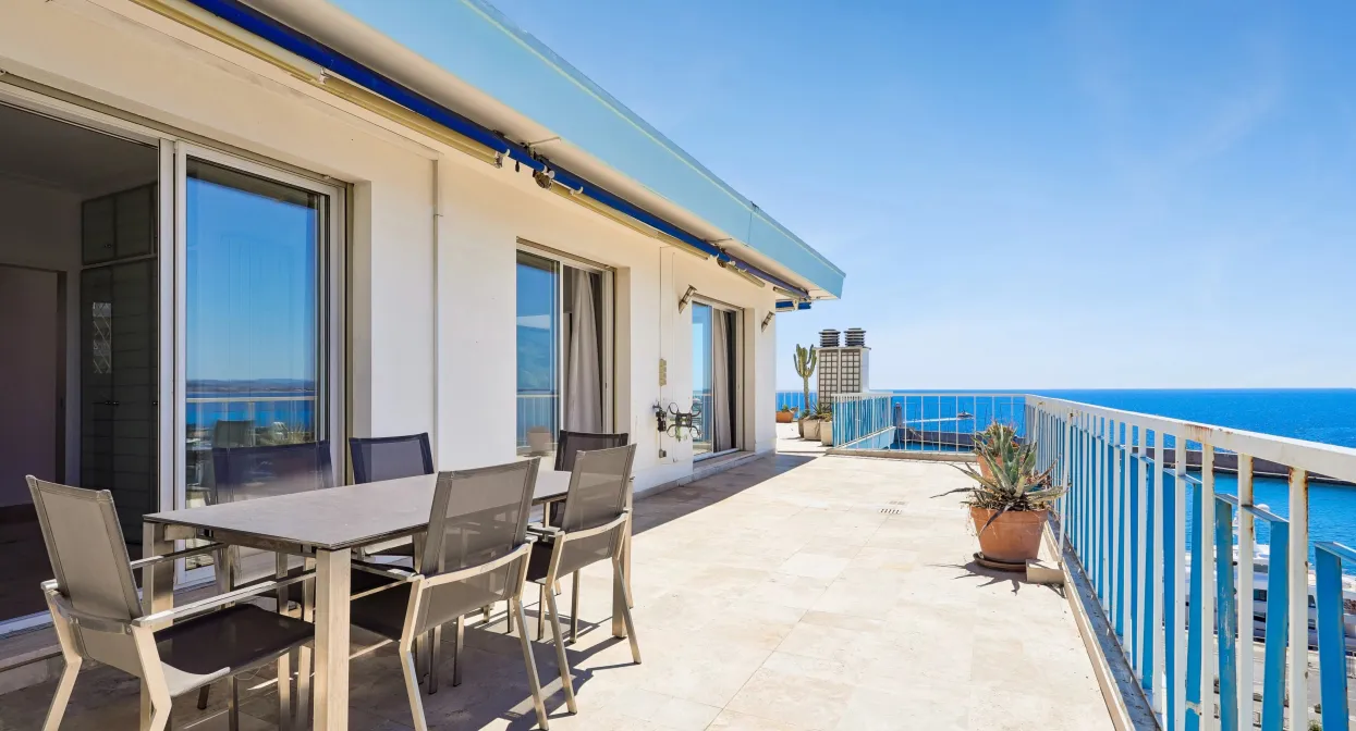 Waterfront Penthouse with 150 sq m terrace — real estate on the French Riviera — photo 3