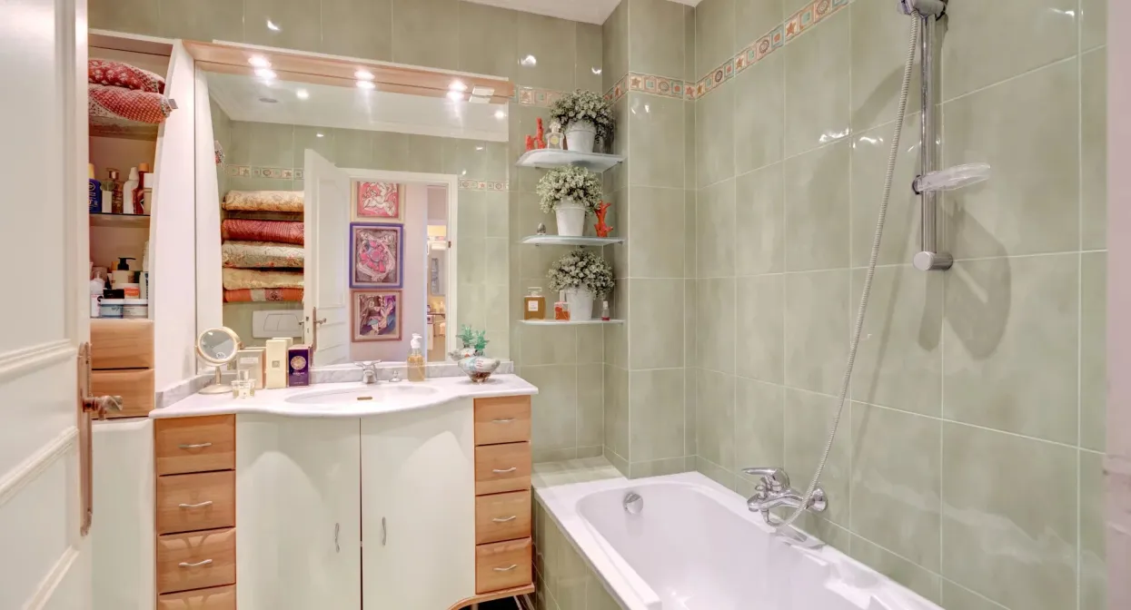 Three bedroom apartment with sea view — real estate on the French Riviera — photo 11