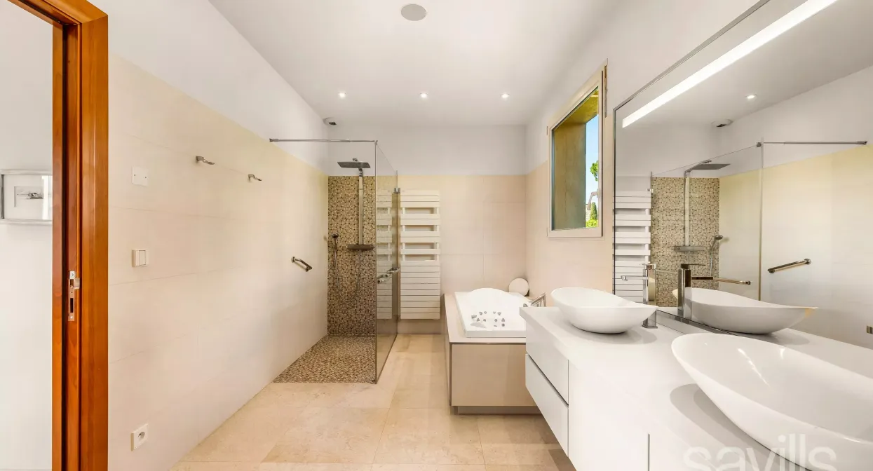 Contemporary Sea View Villa Within Walking Distance of the Village — real estate on the French Riviera — photo 9