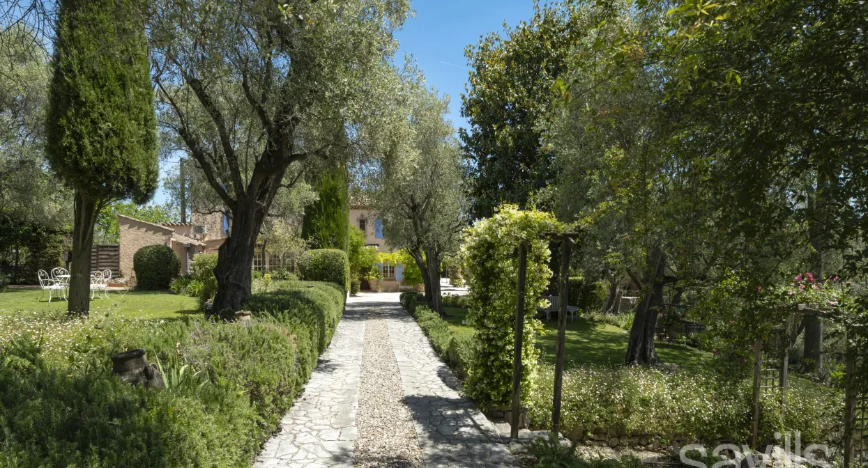 An exceptional estate in the heart of Provence — real estate on the French Riviera — photo 12