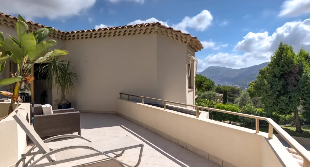 Secure domain with sea view and landscaped garden — real estate on the French Riviera — photo 3