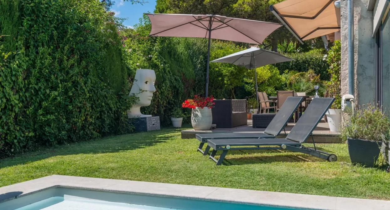Charming semi-detached villa with pool — real estate on the French Riviera — photo 1