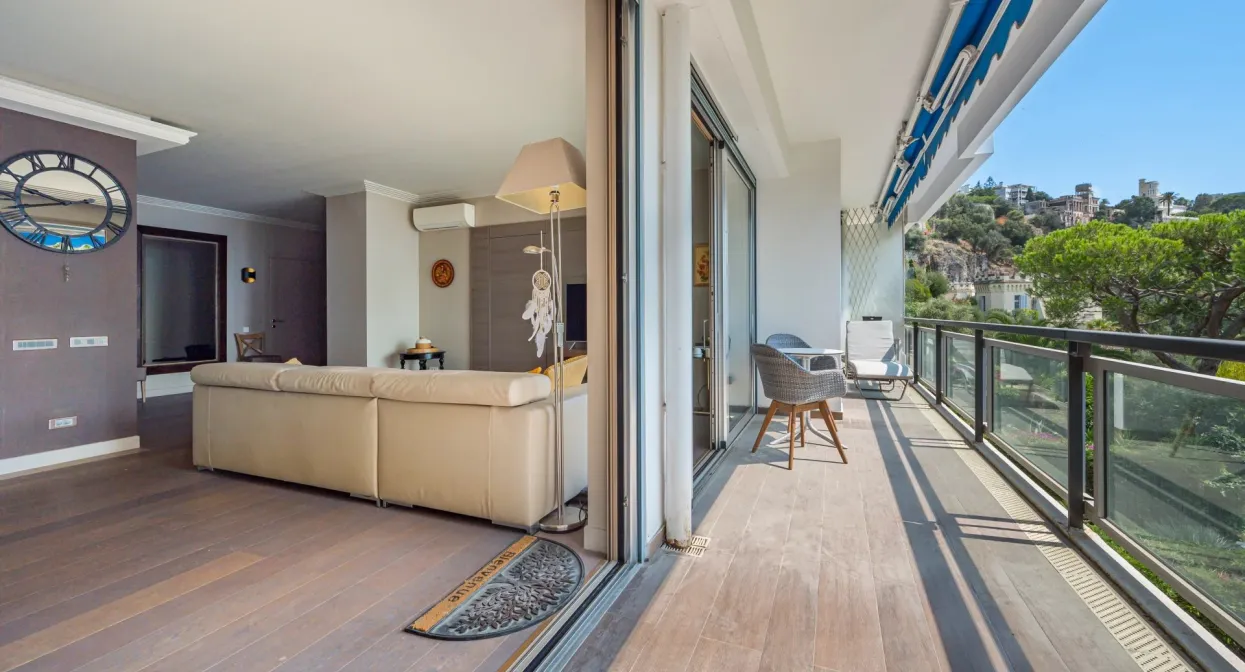 Discreet residence with private seafront access — real estate on the French Riviera — photo 28