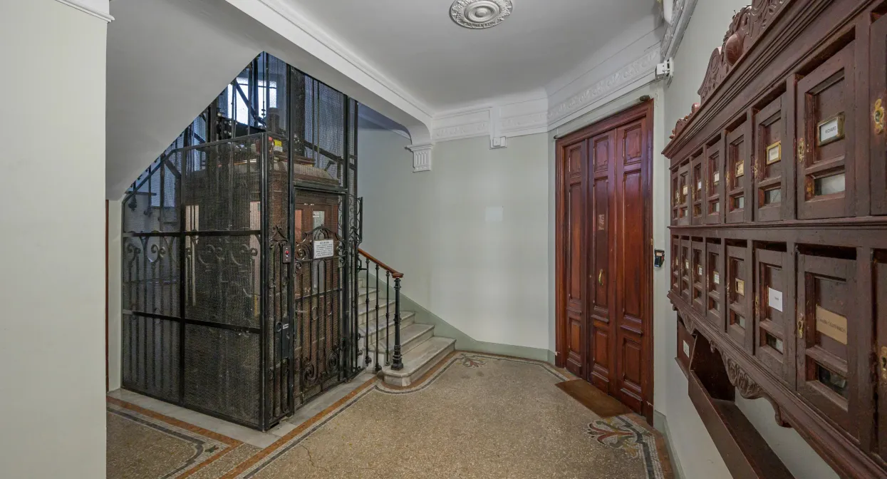Elegant and refurbished penthouse in Les Musiciens — real estate on the French Riviera — photo 31