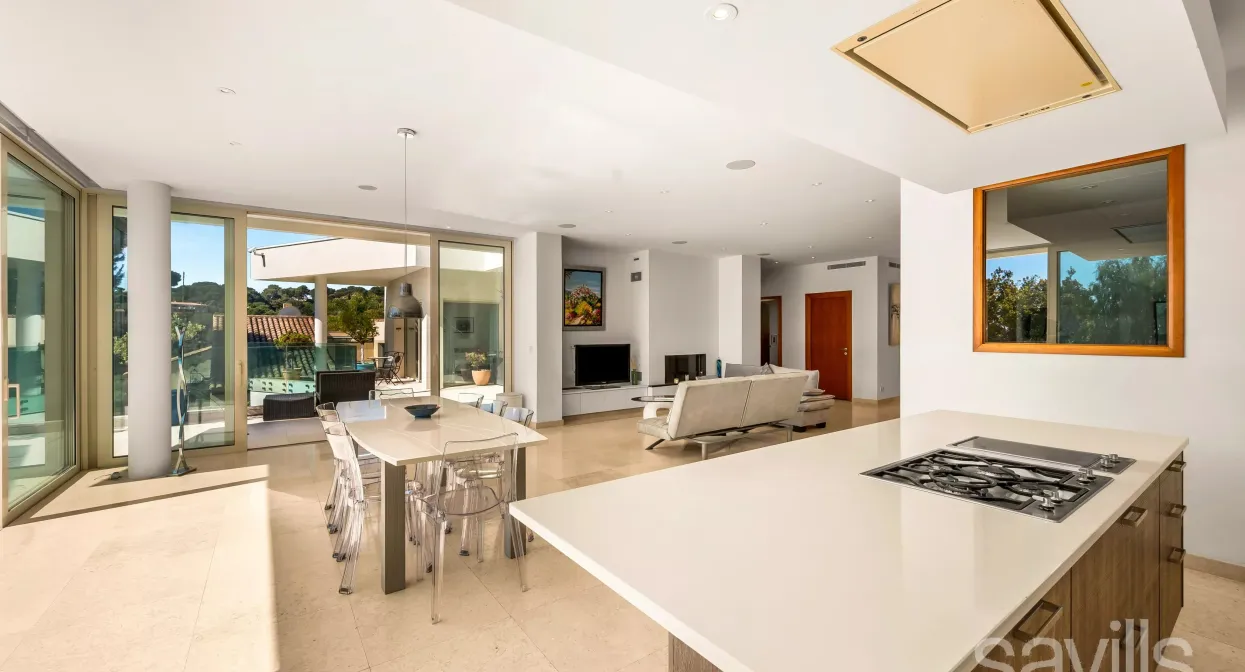 Contemporary Sea View Villa Within Walking Distance of the Village — real estate on the French Riviera — photo 6