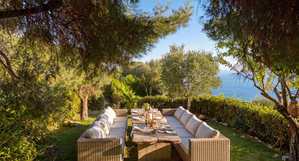 An exceptional villa overlooking the Mediterranean — real estate on the French Riviera — photo 4