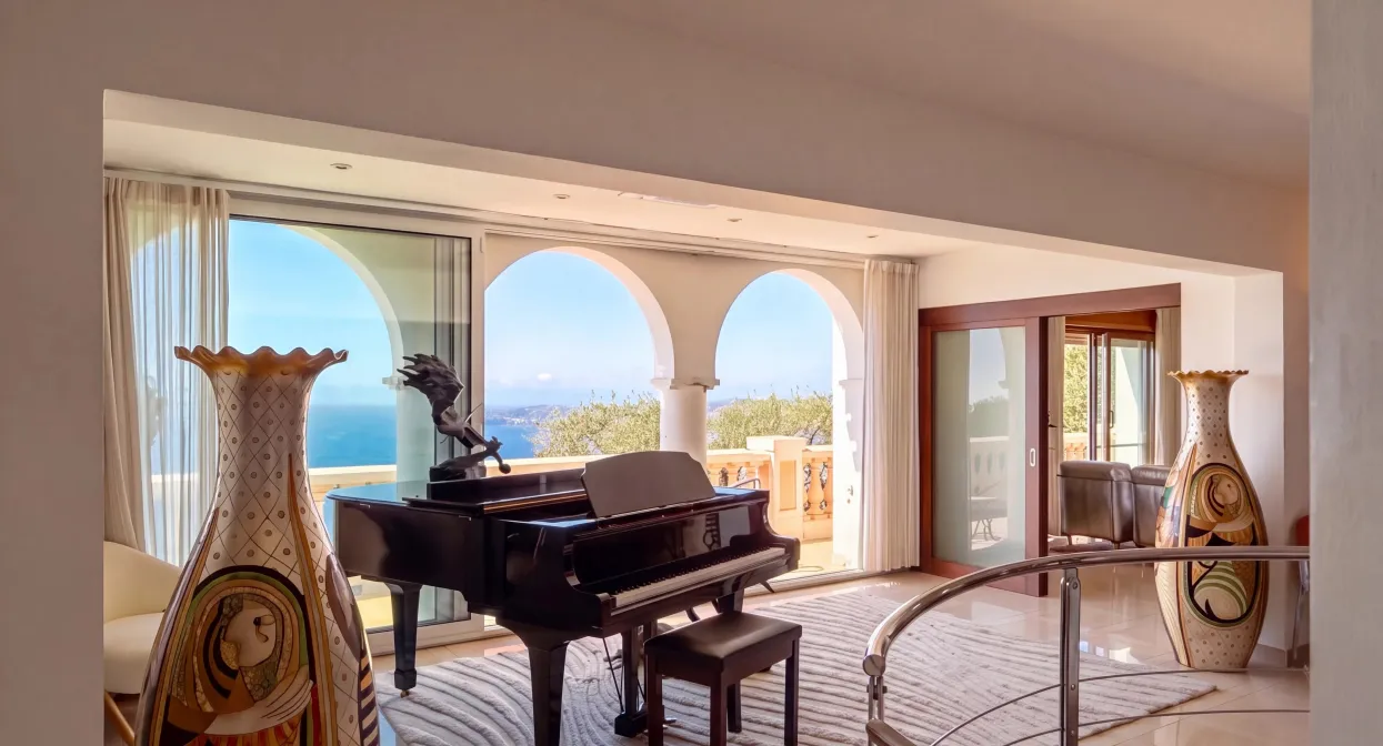An exceptional villa overlooking the Mediterranean — real estate on the French Riviera — photo 9