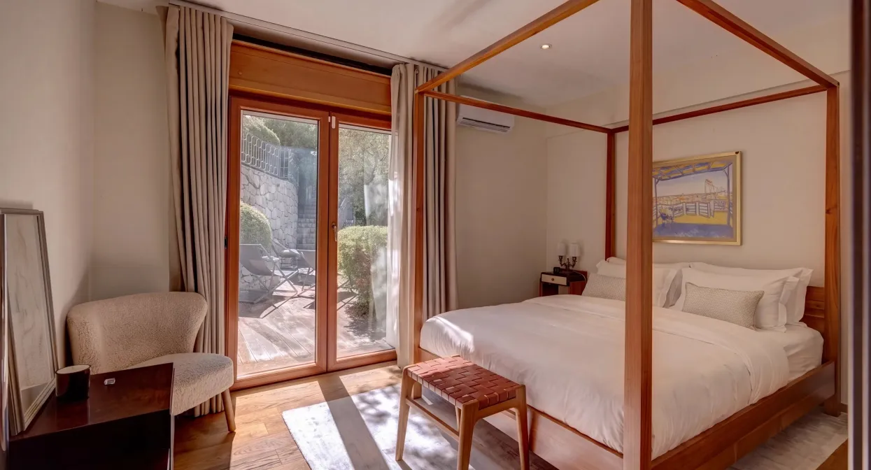 An exceptional villa overlooking the Mediterranean — real estate on the French Riviera — photo 19