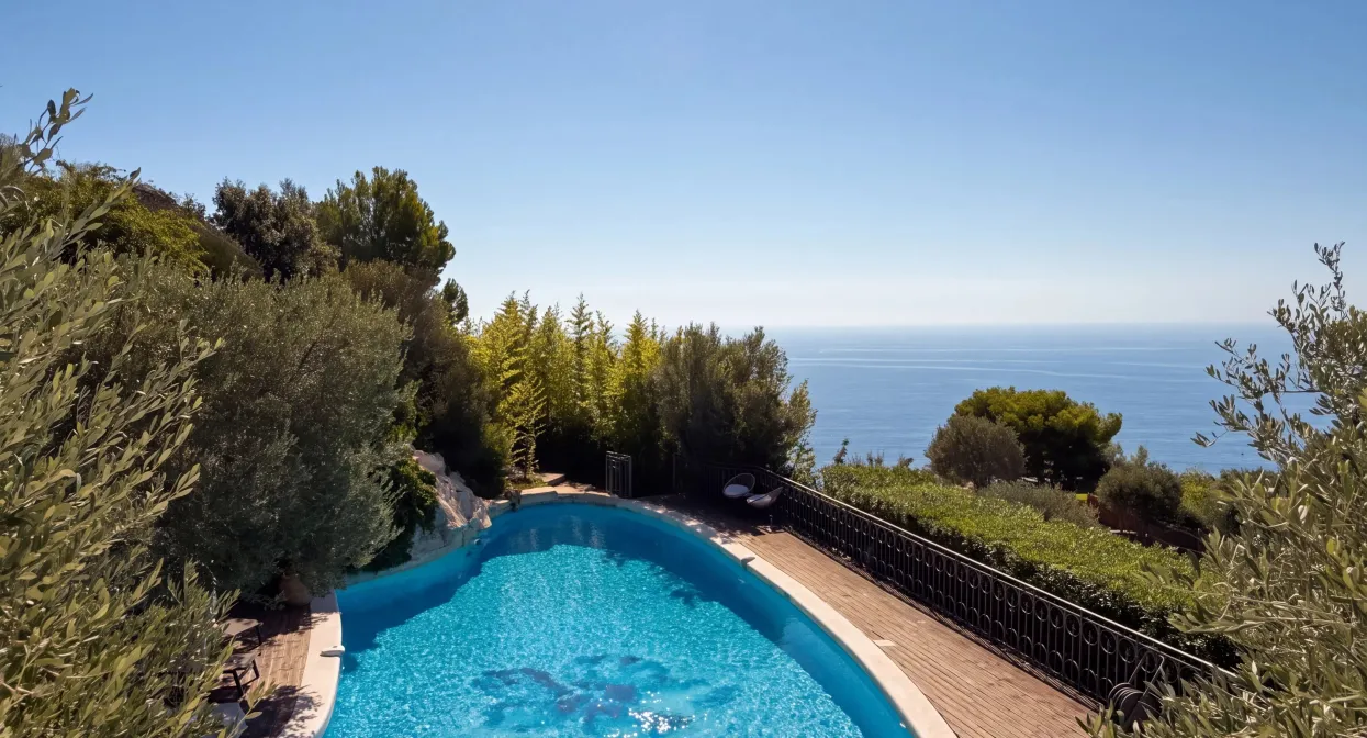 An exceptional villa overlooking the Mediterranean — real estate on the French Riviera — photo 16
