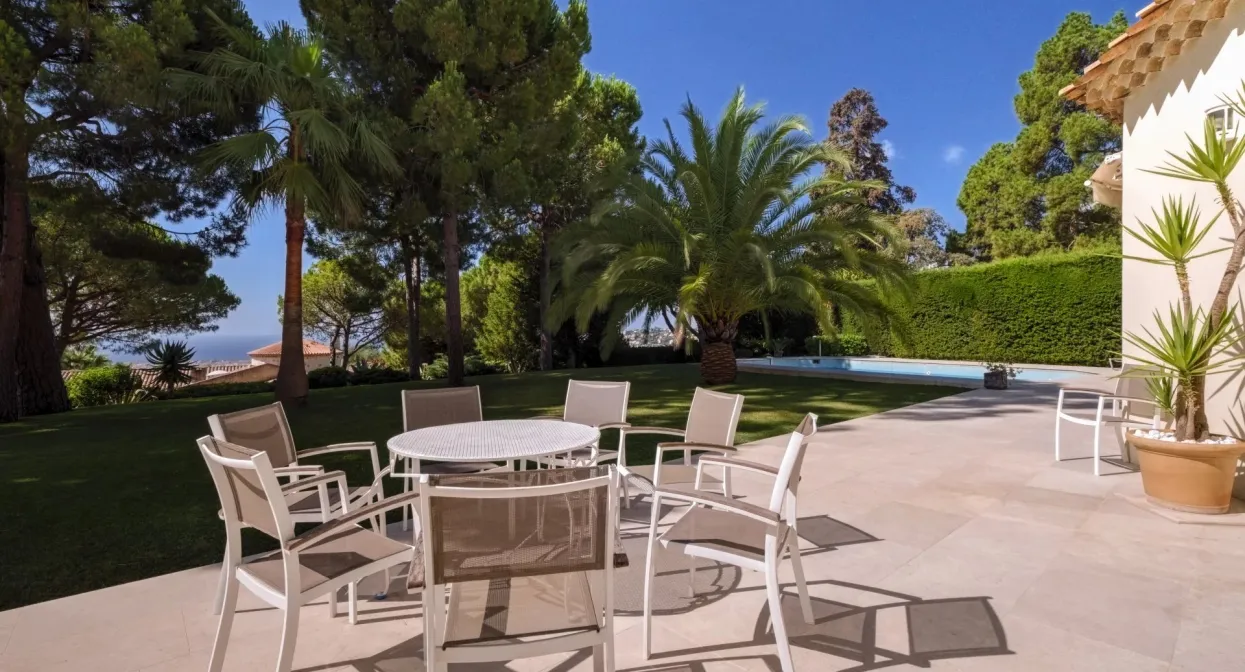 Secure domain with sea view and landscaped garden — real estate on the French Riviera — photo 2