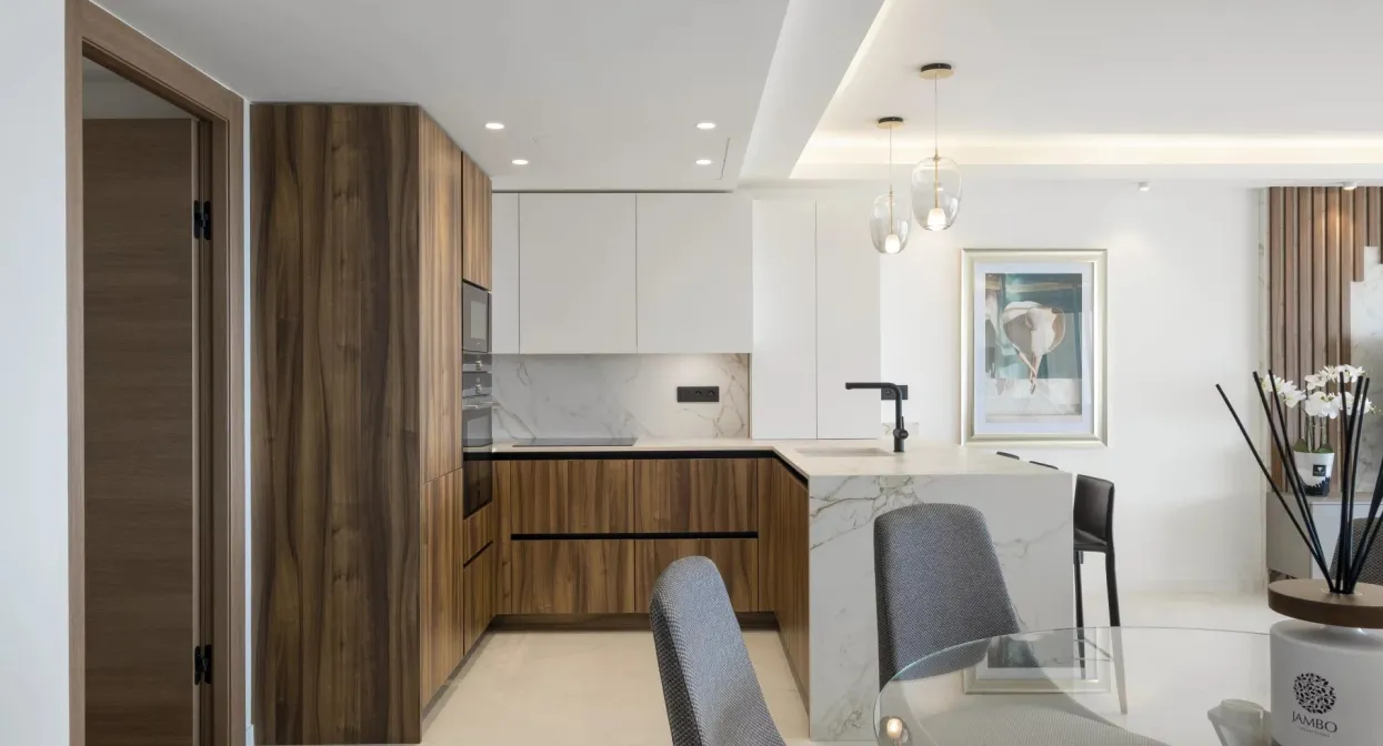 200 sqm apartment in Cannes: 2 pools, tennis, park, and security — real estate on the French Riviera — photo 4