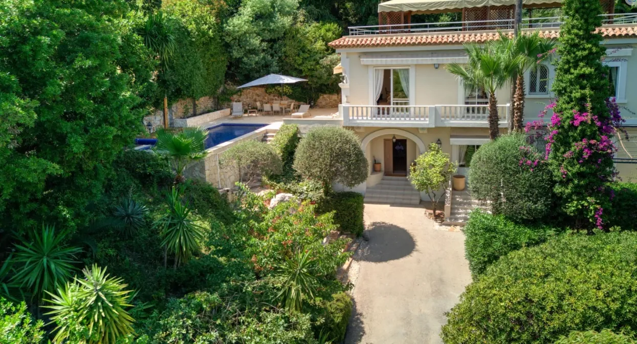 Villa in Cannes near the beach — real estate on the French Riviera — photo 15