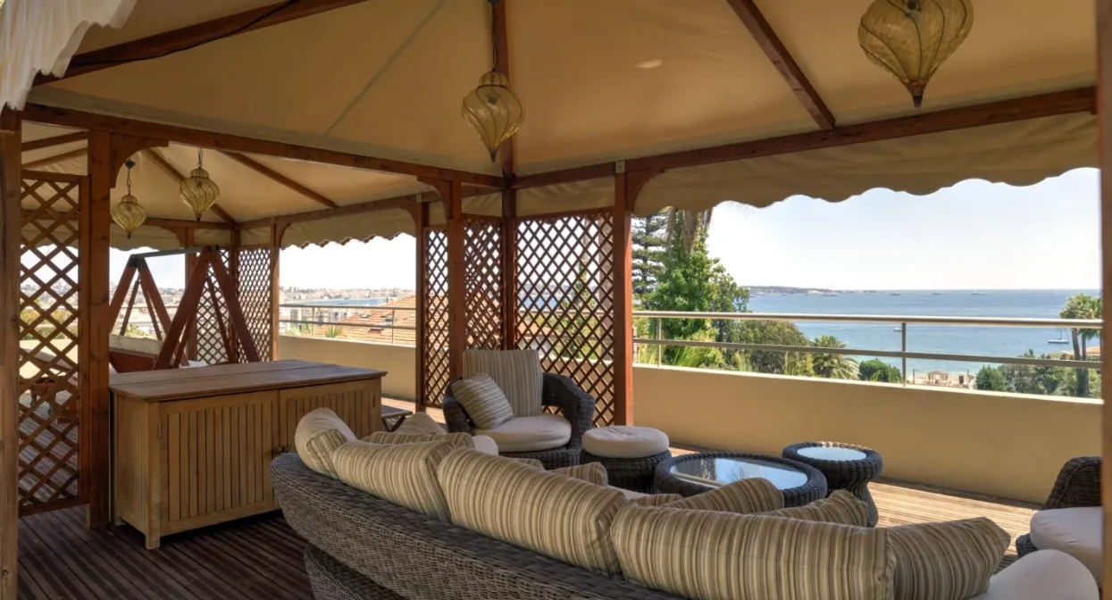 Villa in Cannes near the beach — real estate on the French Riviera — photo 2