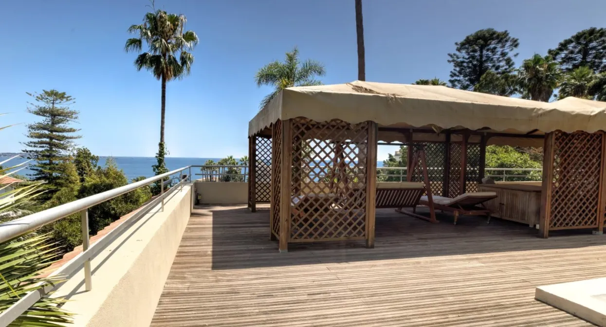 Villa in Cannes near the beach — real estate on the French Riviera — photo 3