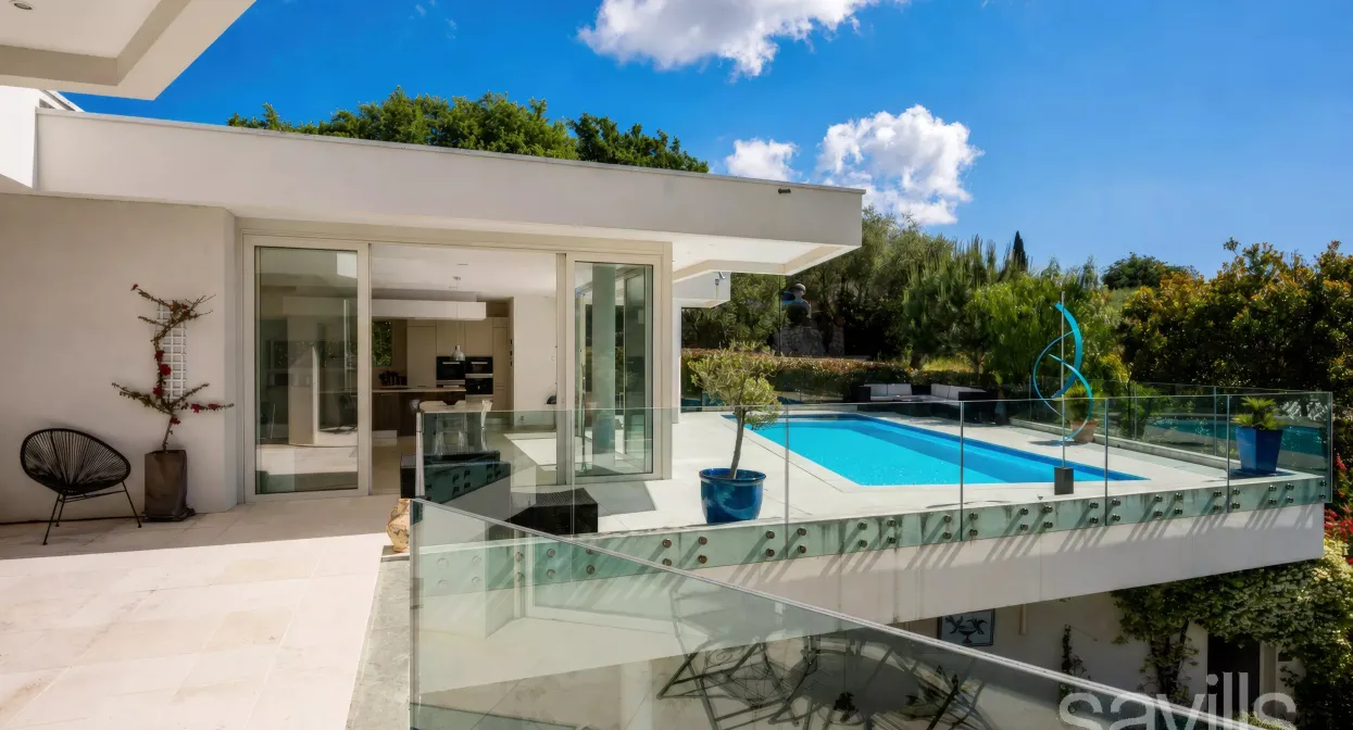 Contemporary Sea View Villa Within Walking Distance of the Village — real estate on the French Riviera — photo 12