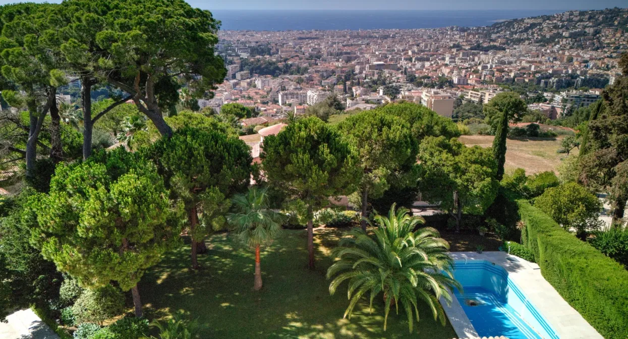 Secure domain with sea view and landscaped garden — real estate on the French Riviera — photo 4
