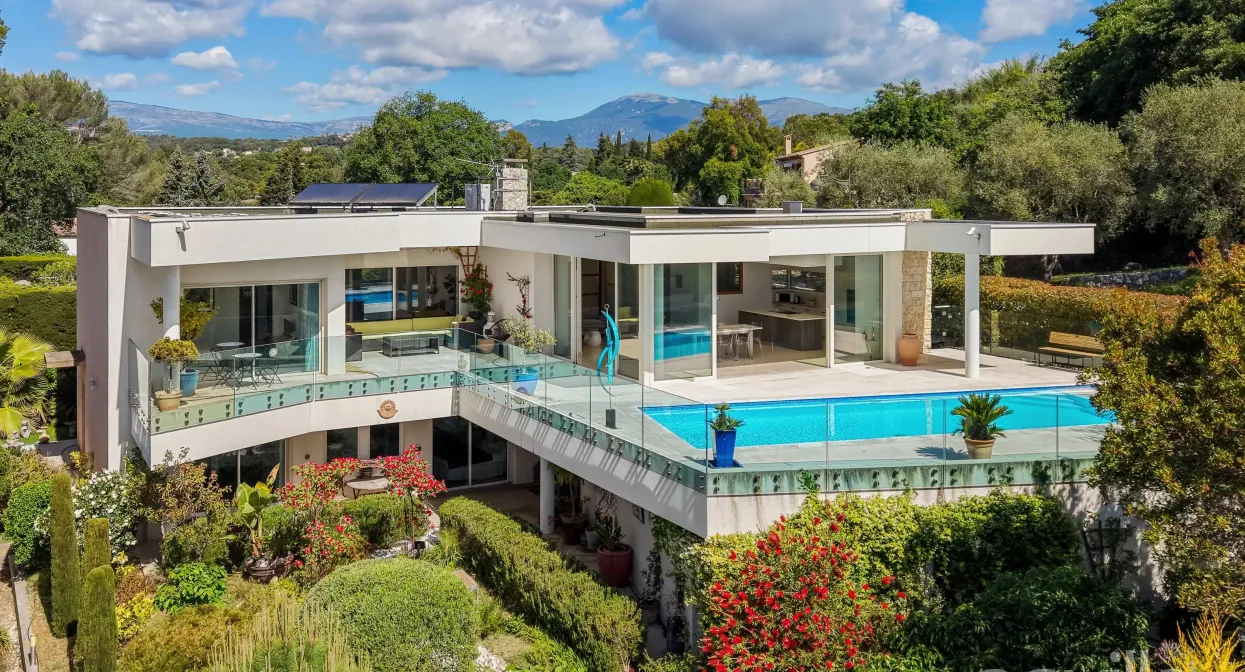 Contemporary Sea View Villa Within Walking Distance of the Village — real estate on the French Riviera — photo 1