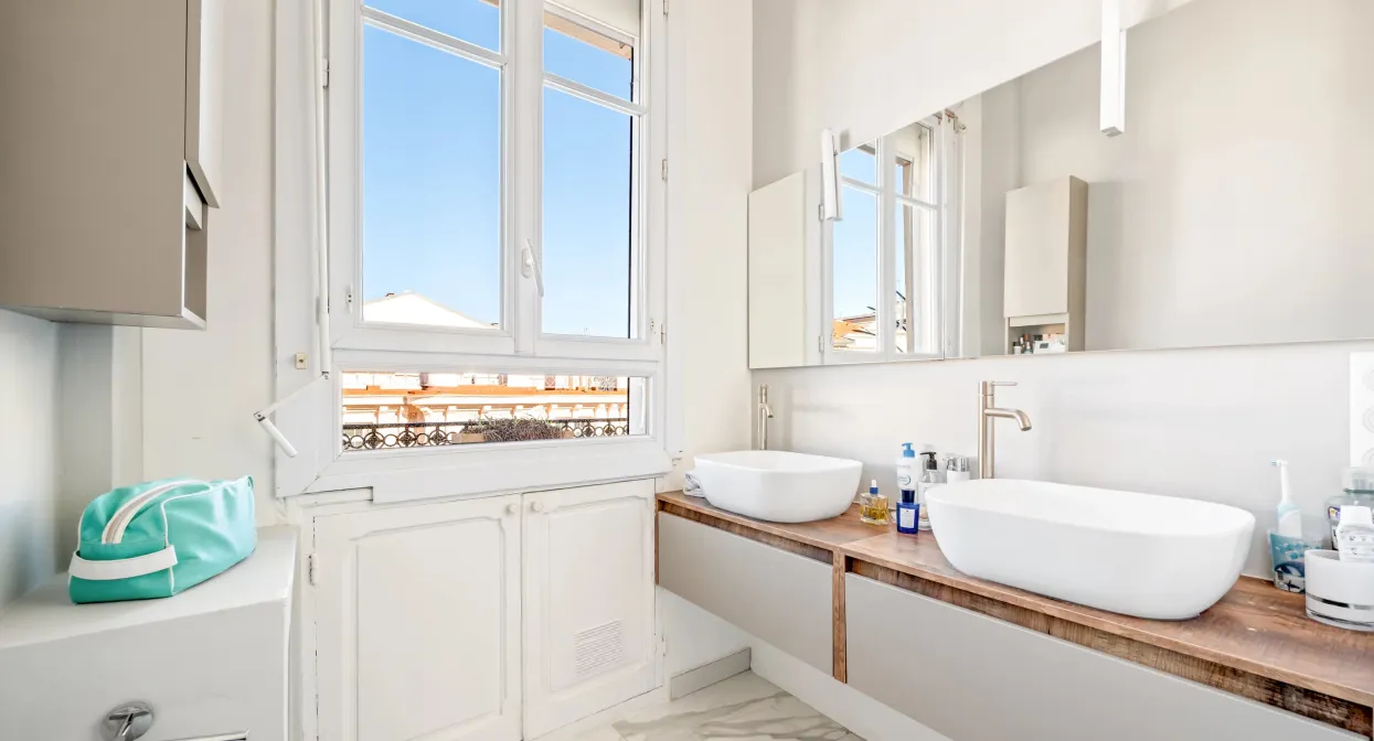 Elegant and refurbished penthouse in Les Musiciens — real estate on the French Riviera — photo 23