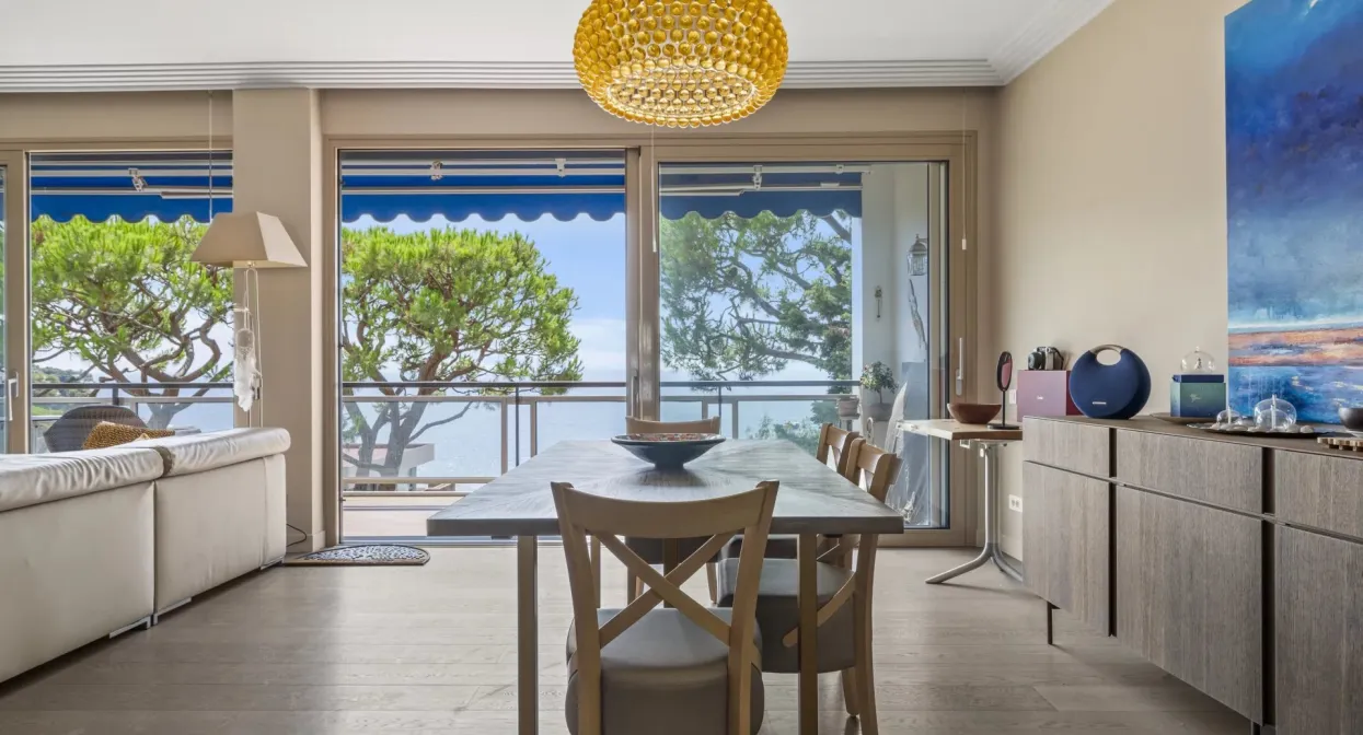 Discreet residence with private seafront access — real estate on the French Riviera — photo 12