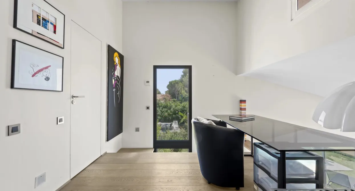 Charming semi-detached villa with pool — real estate on the French Riviera — photo 10