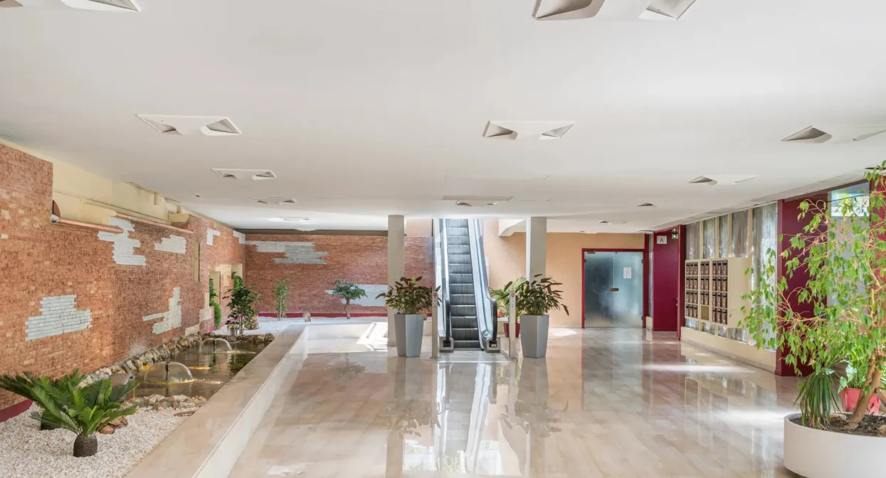 Discreet residence with private seafront access — real estate on the French Riviera — photo 30