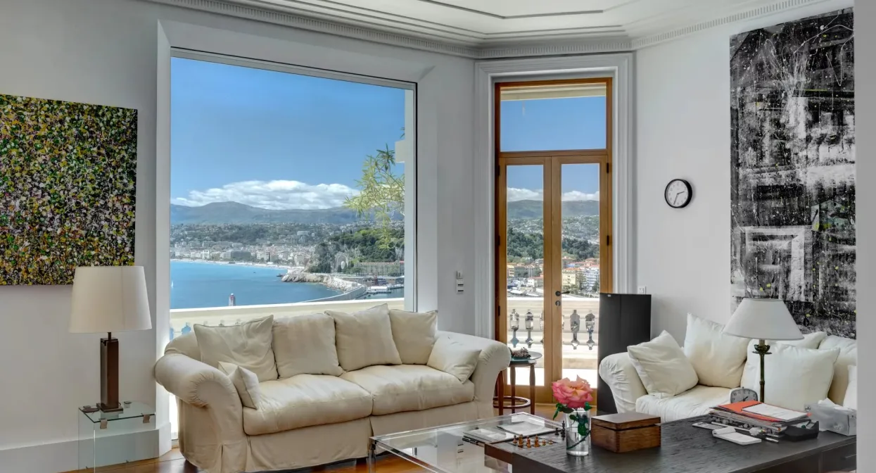 Famous Art Deco Property Overlooking the Bay — real estate on the French Riviera — photo 4